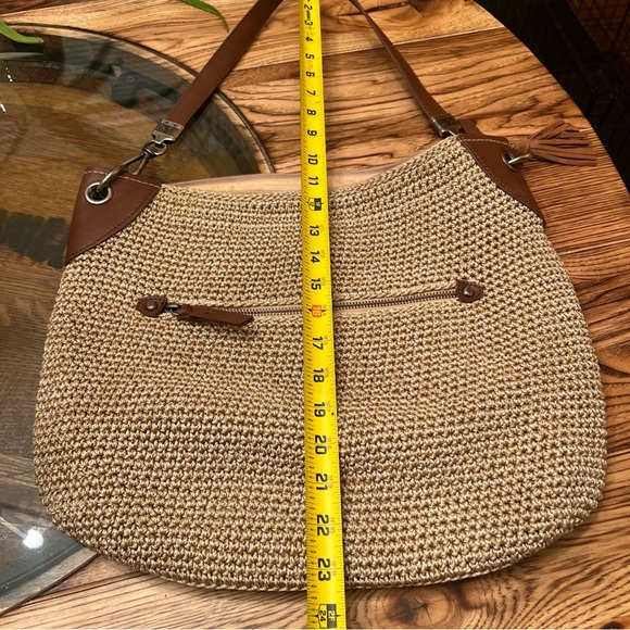The SAK Indio Crochet Hobo Purse Handbag Woven Bag Tan Pockets Zip Bag Charm - Picture 11 of 11
